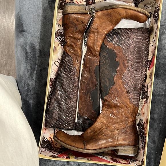 Vintage Looking / Rustic Cowgirl Boots - Picture 10 of 13